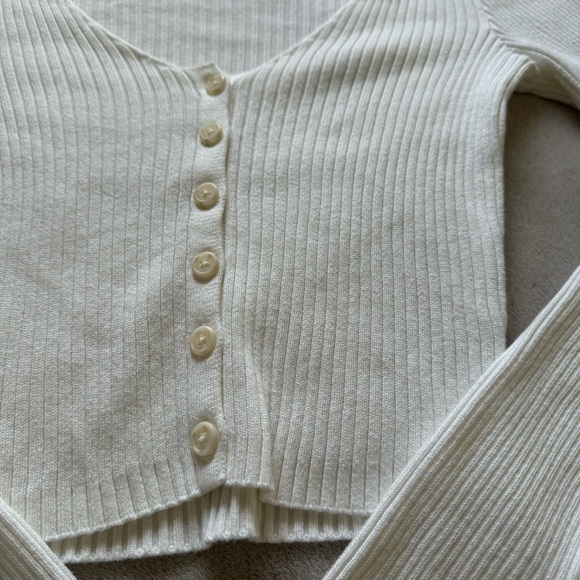 Brandy Melville Cream Button Up Sweater - Picture 4 of 8